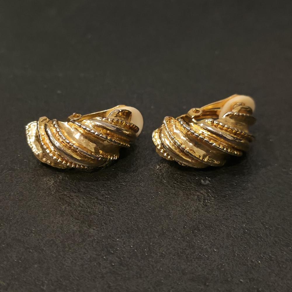 vintage-style gold-tone clip-on earrings